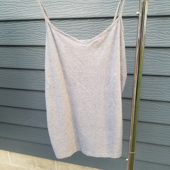 Lot of 4 Medium Shirts (2 tanks, two long sleeve) - Picture 8 of 15